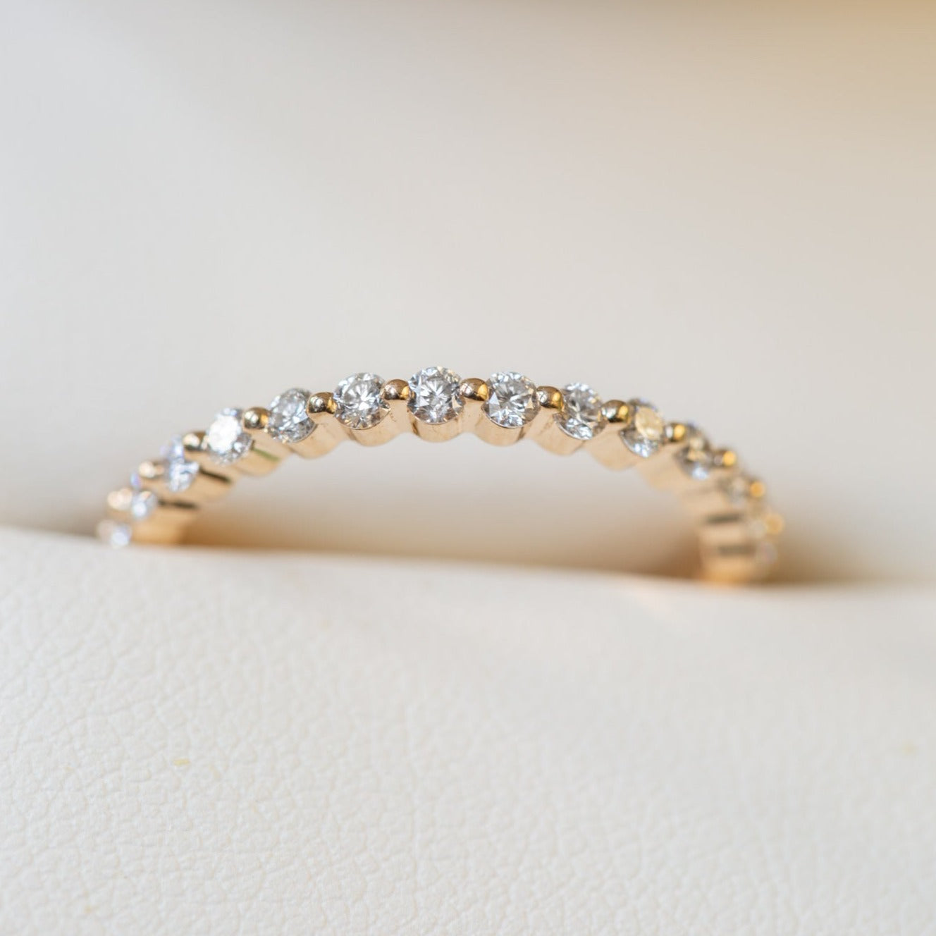 2mm Single Prong Round Band